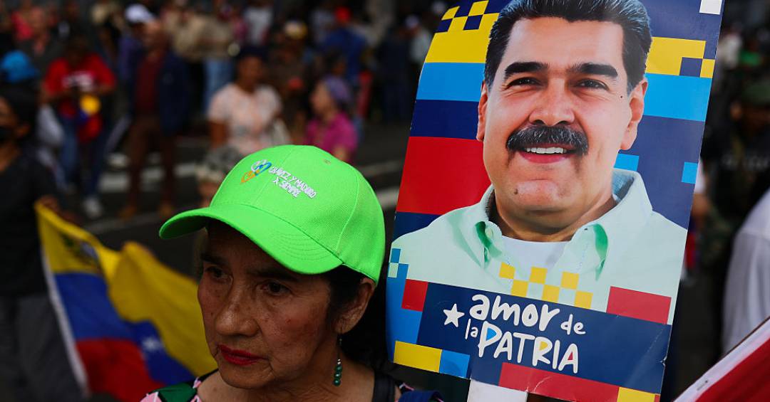 Chavismo vai às ruas em Caracas e protestos pedem que EUA devolvam Maduro