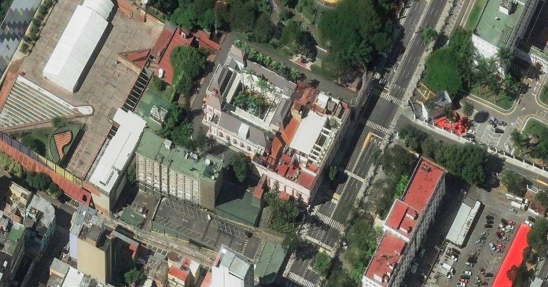 Forças de segurança atiram contra drones sobrevoando palácio presidencial da Venezuela