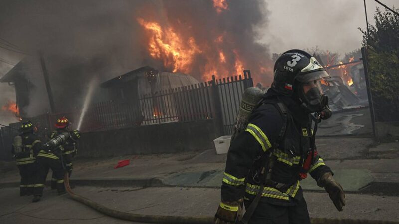 Com calor extremo, incêndios florestais avançam no Chile e matam ao menos 15