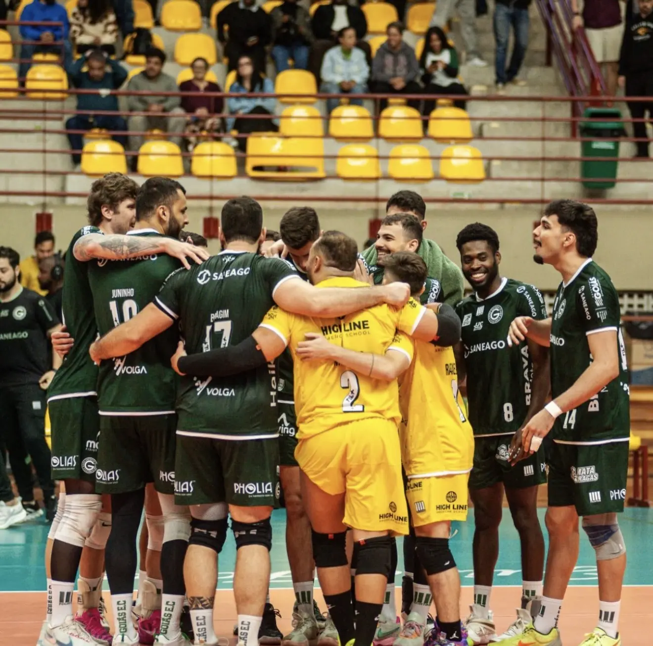 Goiás Vôlei vence o JF e sobe para o G-4 da Superliga