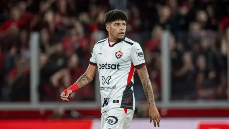 Goiás negocia a contratação do volante Filipe Machado, que pertence ao Vitória