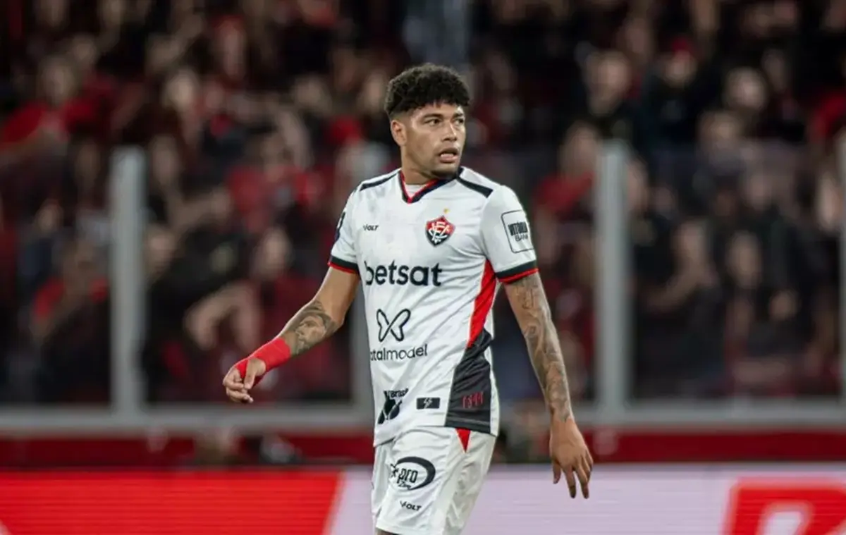 Goiás negocia a contratação do volante Filipe Machado, que pertence ao Vitória