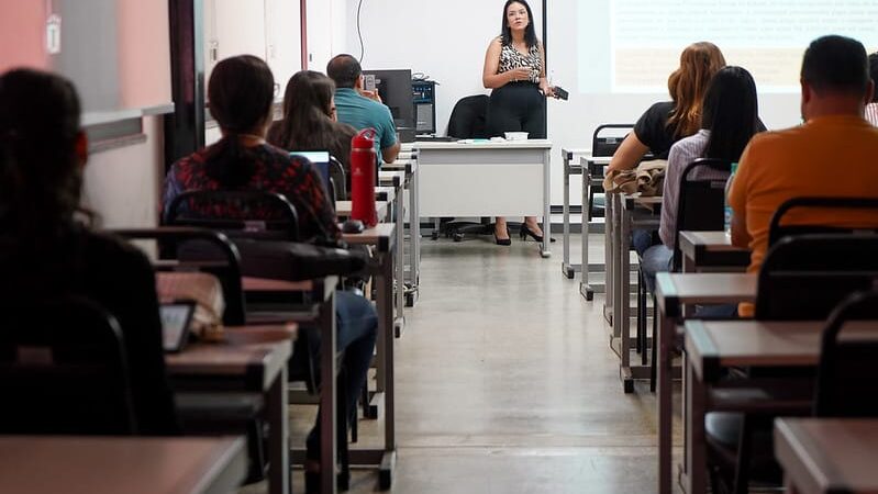Governo fortalece servidores com nova turma de mestrado