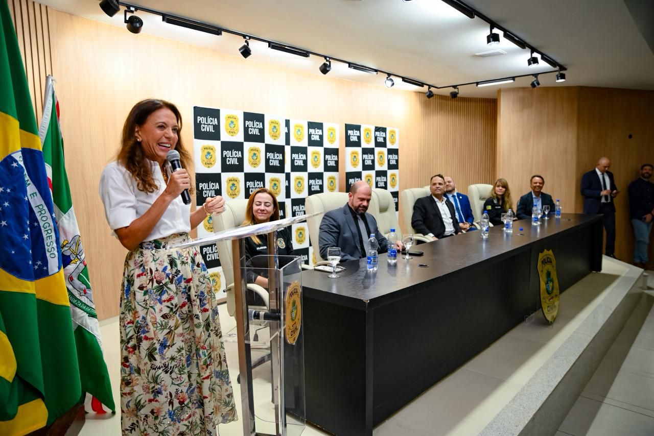 Gracinha Caiado entrega 30 viaturas às delegacias da mulher de Goiás