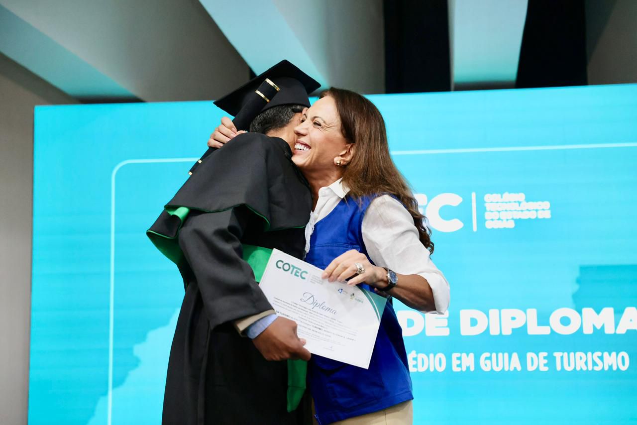 Gracinha Caiado participa de formatura em Guia de Turismo