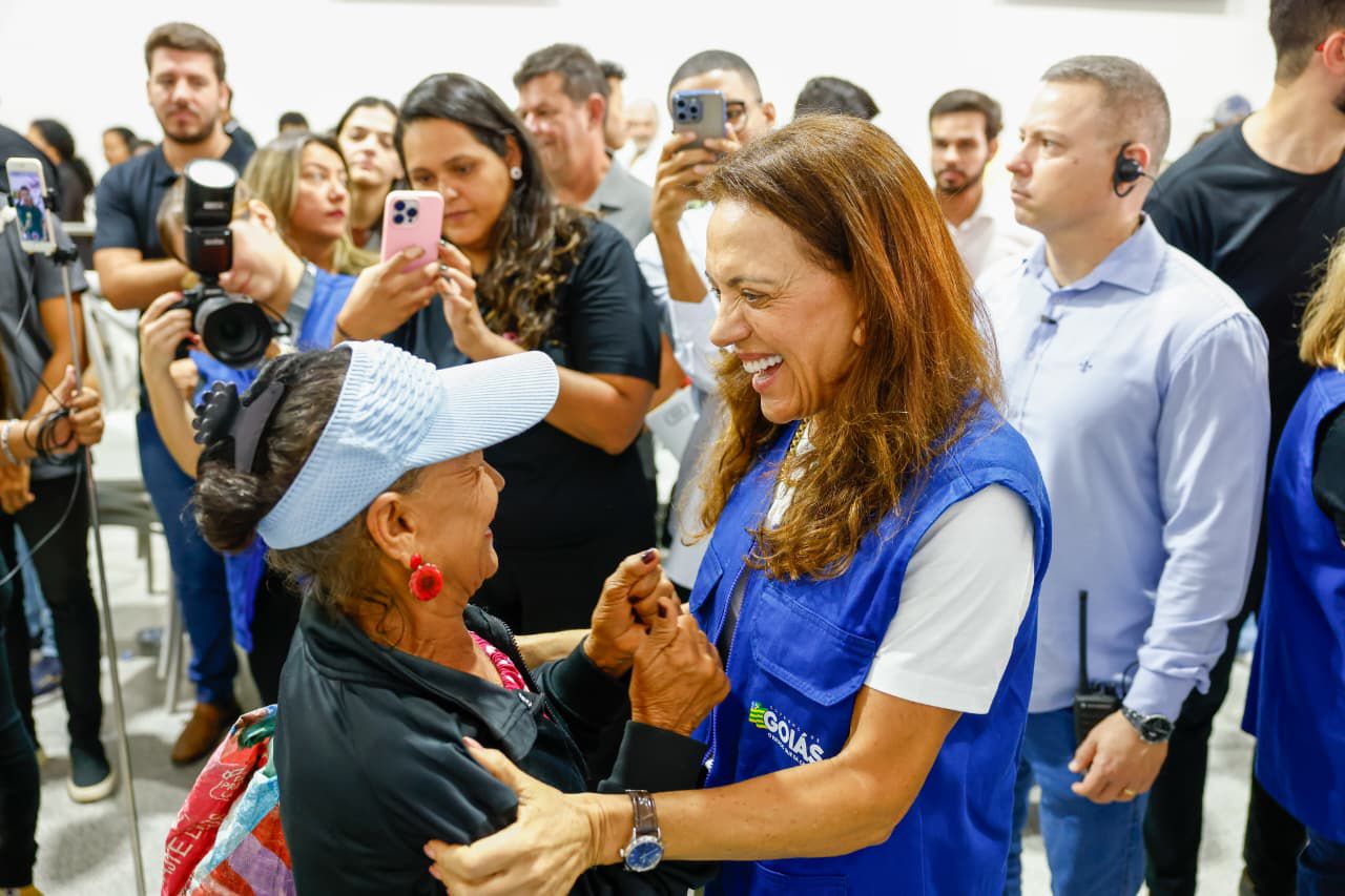 Gracinha Caiado reinaugura Restaurante do Bem no Jardim Ingá