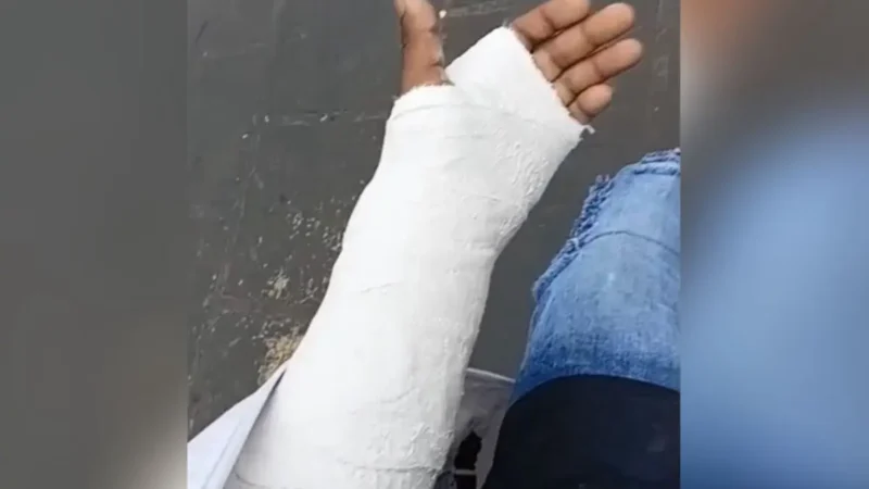 Homem dorme na rua após receber alta e descobrir que ambulância havia o deixado para trás