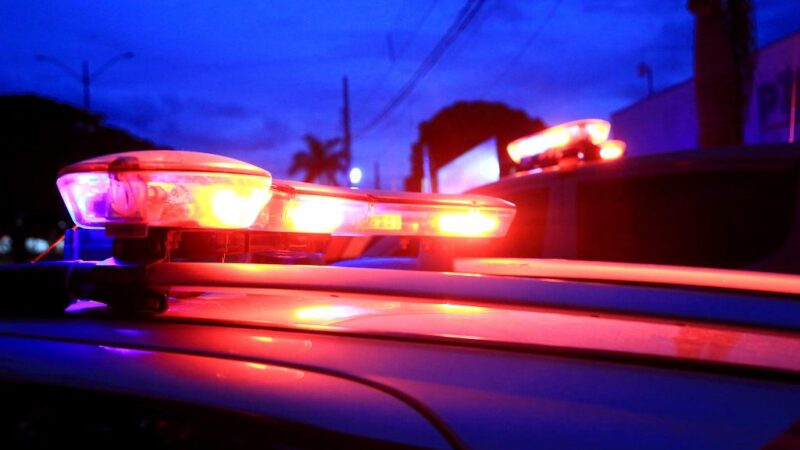 Homem invade casa da ex armado, faz ameaças e persegue criança na rua em Jataí