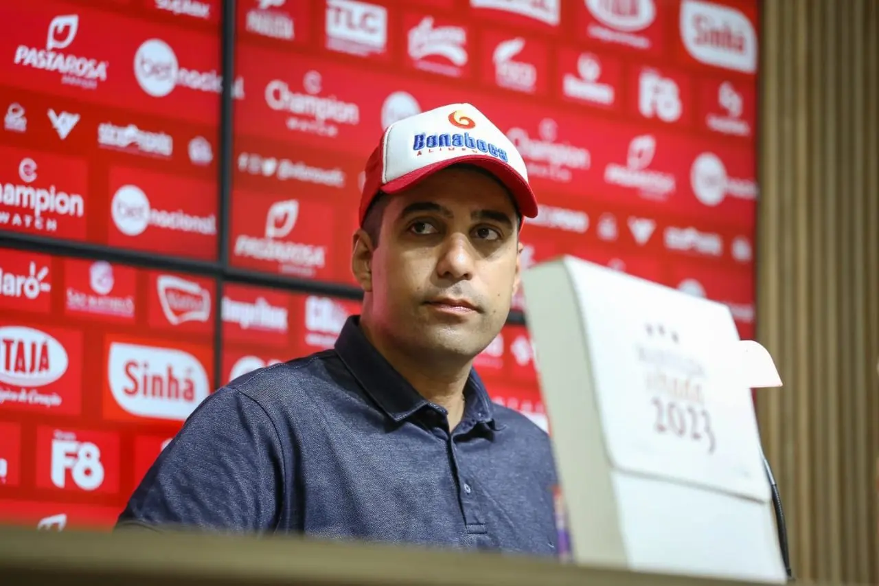 Hugo Jorge Bravo critica ex-jogadores e cobra respeito após declarações em novos clubes