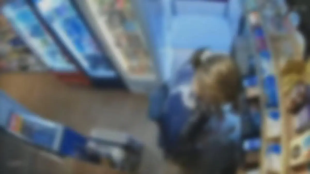 Imagens mostram delegada furtando mercado em condomínio de luxo em Goiânia