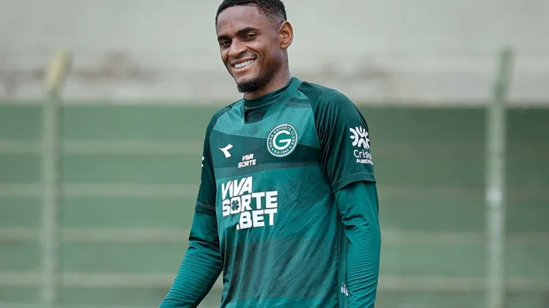 Jajá retorna aos treinos no Goiás e pode enfrentar o Crac; situação de Lucas Ribeiro segue indefinida