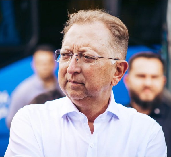 João Campos anuncia pré-candidatura com apoio de Oídes