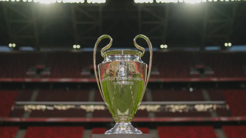 Liga dos Campeões 2025/26: playoffs terão PSG x Monaco e Real Madrid x Benfica; veja confrontos