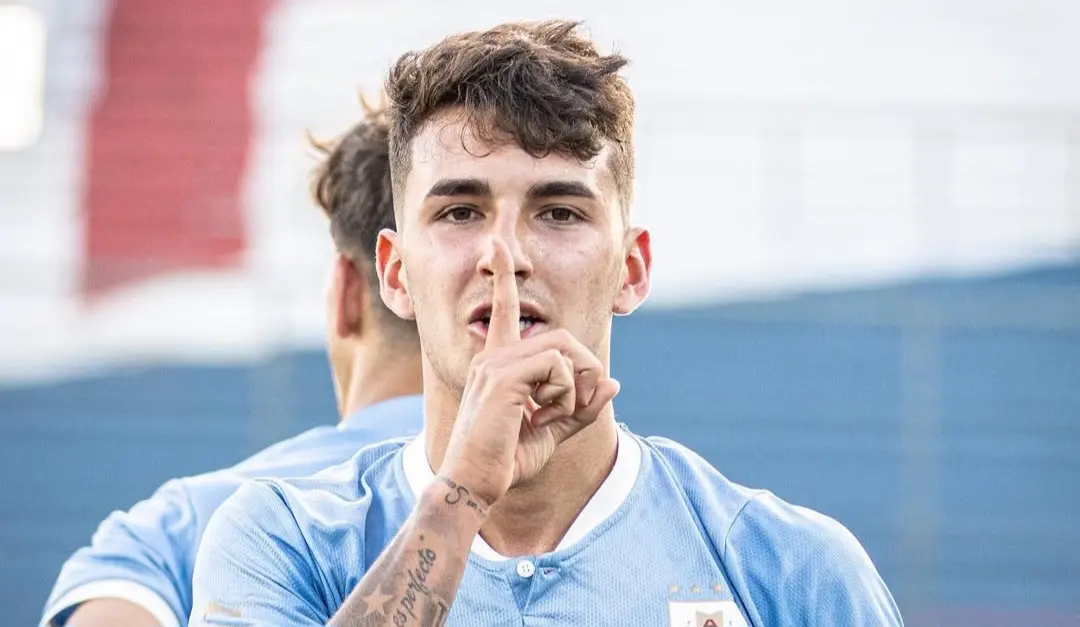 Loco Abreu será treinador do filho Diego no Tijuana, do México