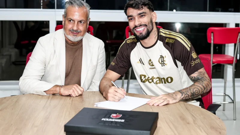 Lucas Paquetá assina contrato com o Flamengo