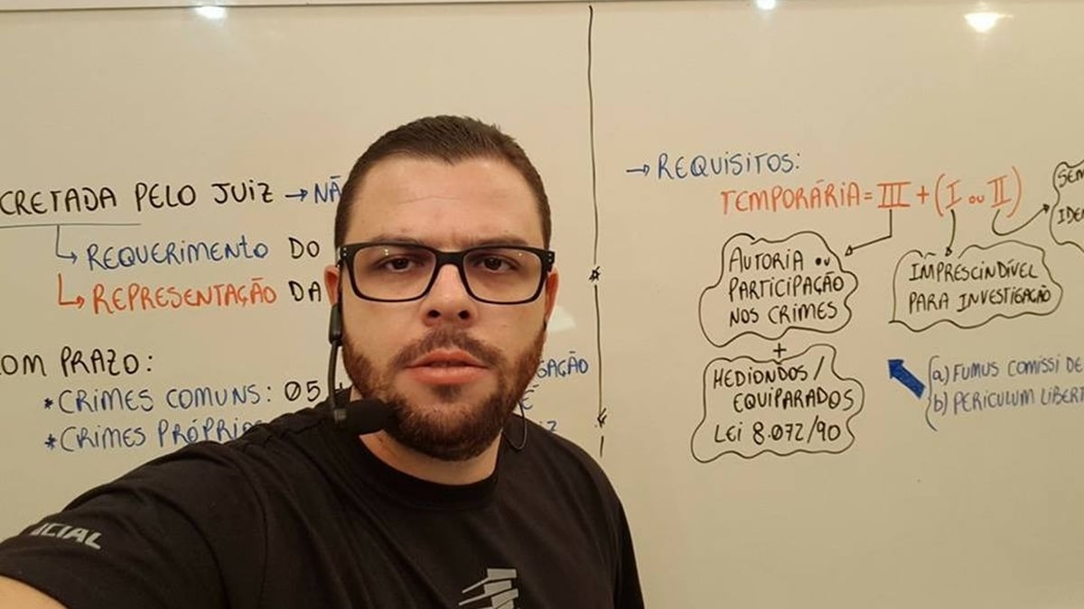 MP apura regalias e uso de celular por delegado preso que chegou a pedir pizza dentro de delegacia em Goiânia