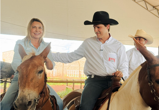 Maciça presença de políticos na abertura do grande evento