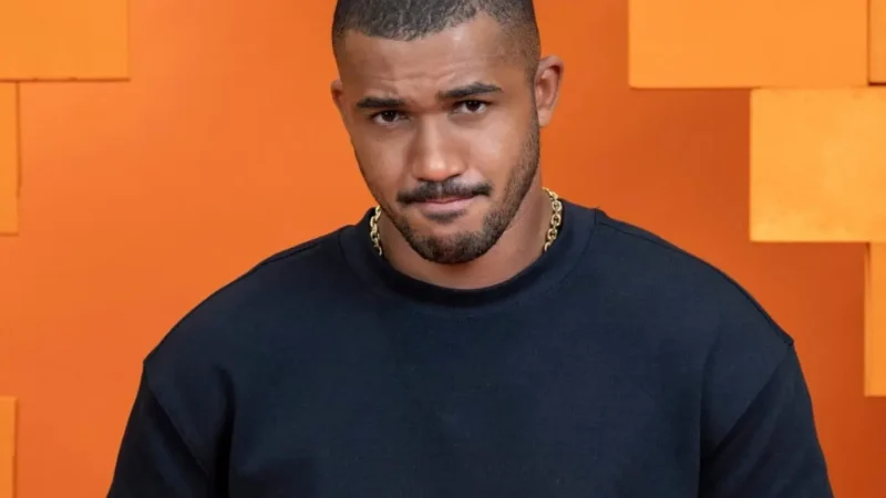 Matheus é denunciado ao MP por homofobia