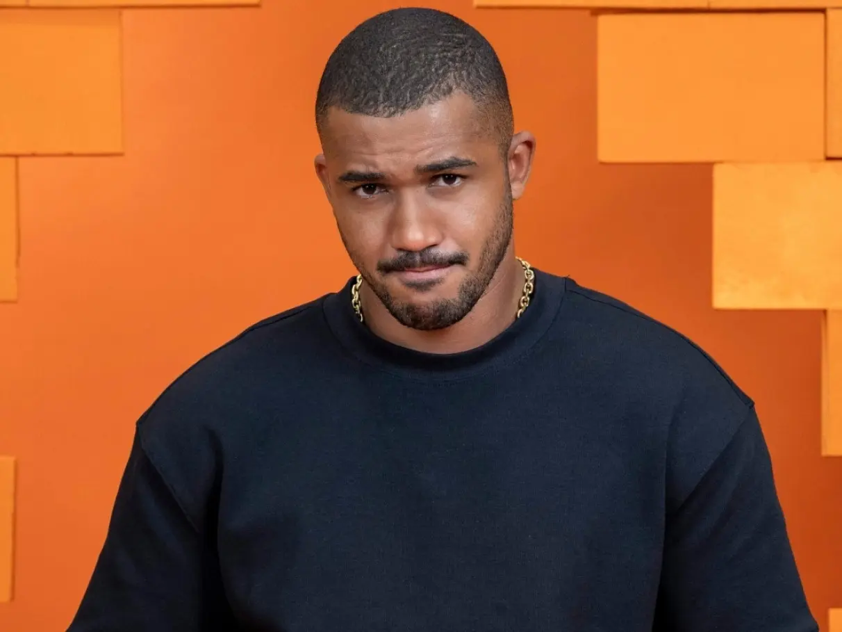 Matheus é denunciado ao MP por homofobia