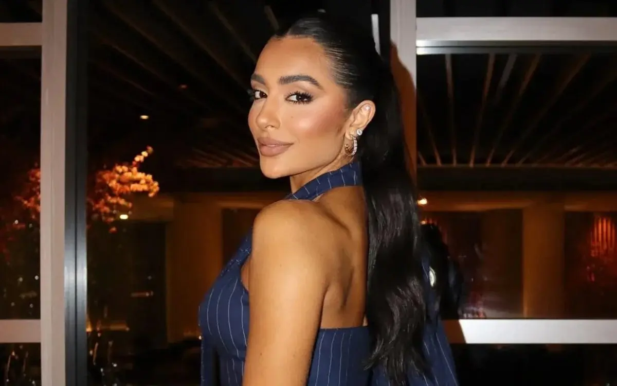 Melhor amiga de Virginia, Duda Freire surge de minibiquíni; foto