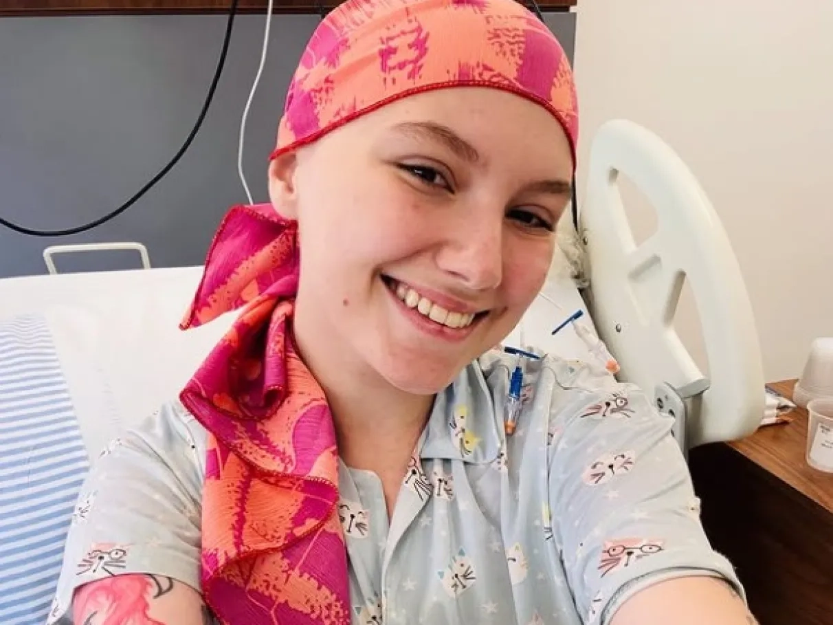 Morre Isabel Veloso, aos 19 anos, após luta contra o câncer