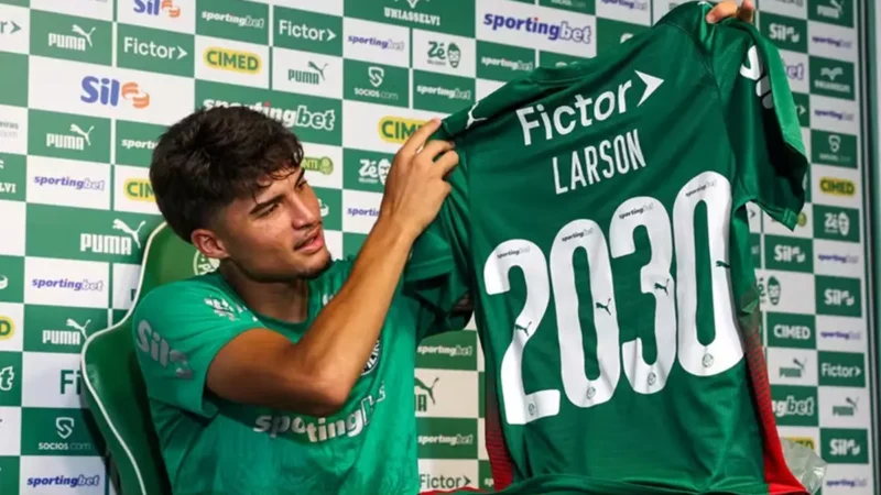 Palmeiras confirma compra de Larson junto ao Goiás e assina até 2030