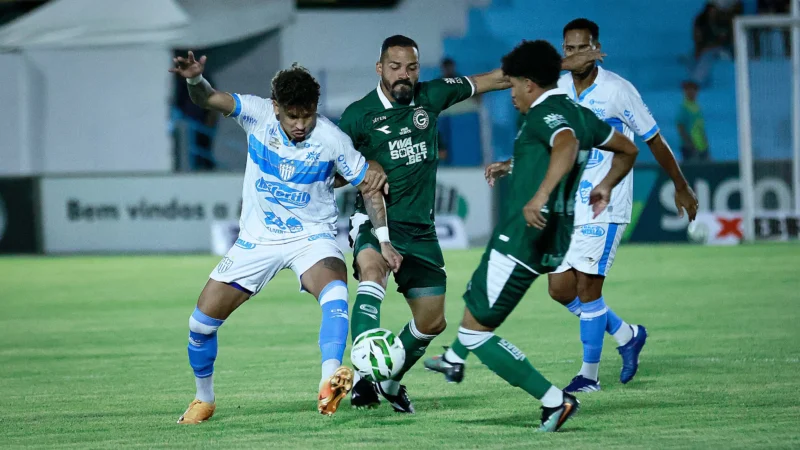 Pouco inspirados, Crac e Goiás não saem do zero a zero no Goianão