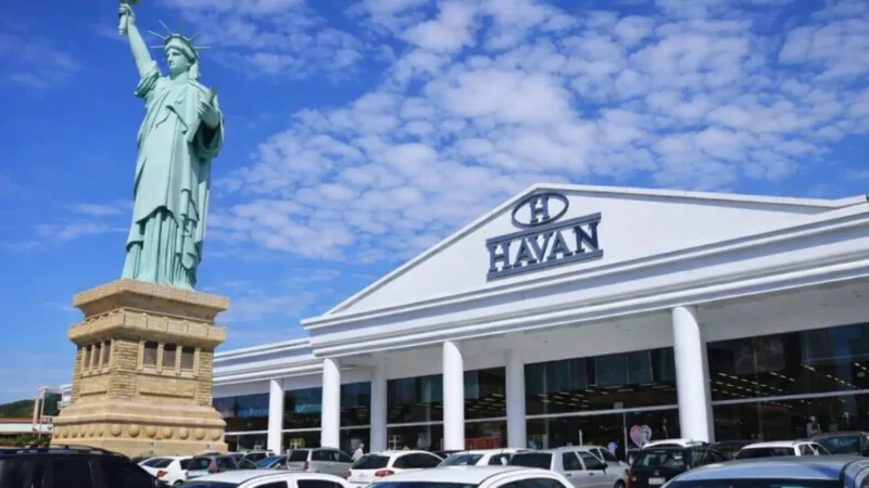 Saiba por que a Havan tem Casa Branca e Estátua da Liberdade