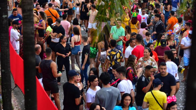 Samba e rock agitam bloco de pré-Carnaval de Goiânia em 7 de fevereiro