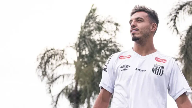 Santos anuncia a contratação do volante Gabriel Menino
