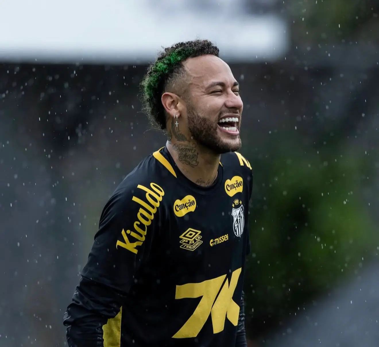 Santos renova contrato de Neymar e garante o craque até 2026
