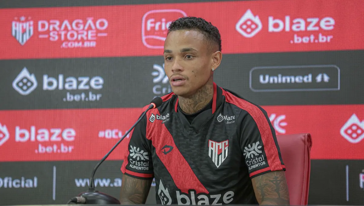 “Se errar, vai de novo”. Alanzinho revela conversa com Rafael Lacerda antes da estreia com a camisa do Atlético