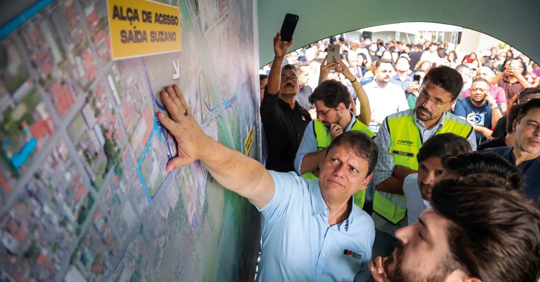 Gesto de Tarcísio surpreende e mostra que a crise na direita é ainda mais profunda