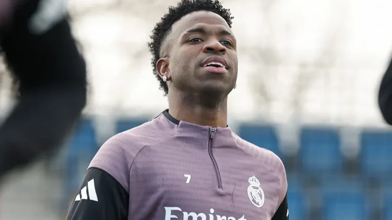 Técnico do Real Madrid, Arbeloa torce por renovação de Vinicius Junior: ‘Espero que continue’