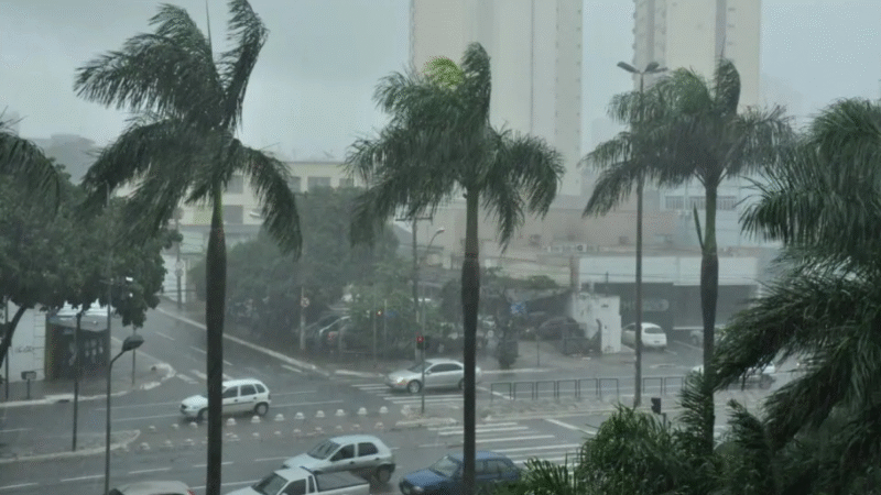 Tempestades persistem em Goiás até domingo e colocam 189 municípios em alerta