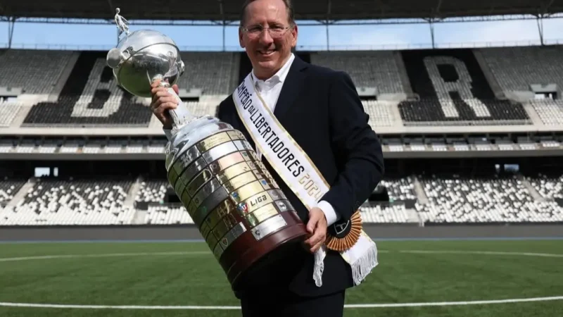 Torcida organizada do Lyon protesta contra Textor em comunicado: ‘O lugar dele não é aqui’