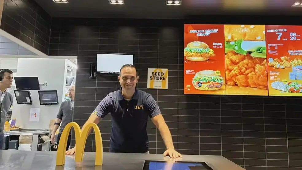 Treinador deixa o futebol para assumir cargo de gerente no McDonald’s
