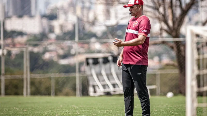 Umberto Louzer valoriza força ofensiva do Vila Nova e projeta duelo complicado contra o Anápolis