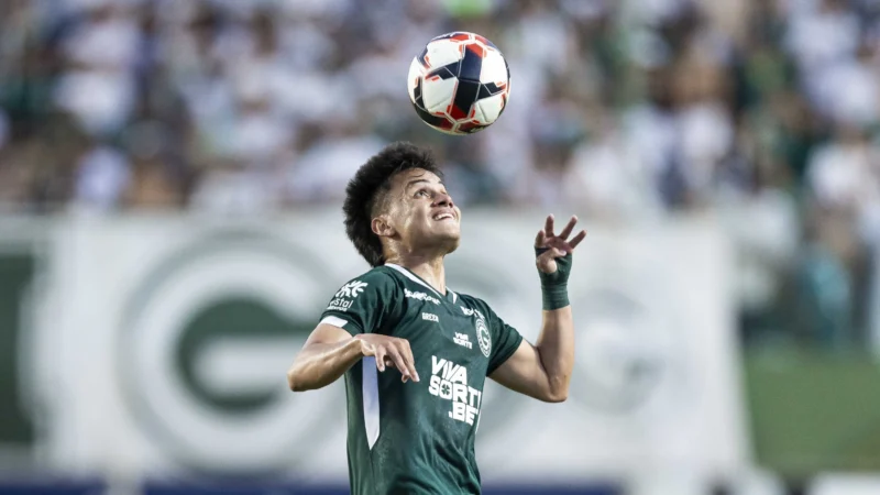 Único venezuelano no futebol goiano, Esli García ainda não conseguiu se firmar no Goiás