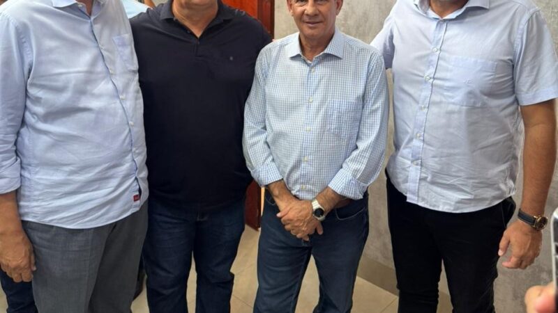 Vanderlan cumpre agenda e libera recursos no Sudeste Goiano