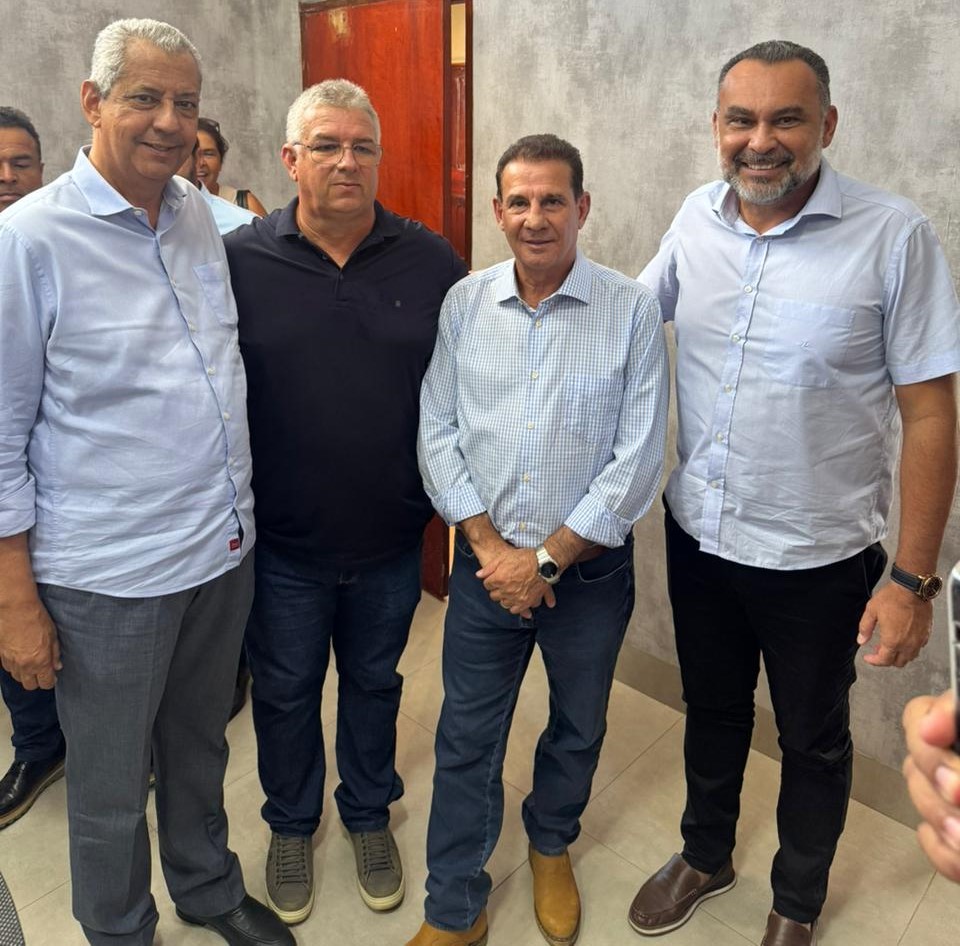 Vanderlan cumpre agenda e libera recursos no Sudeste Goiano