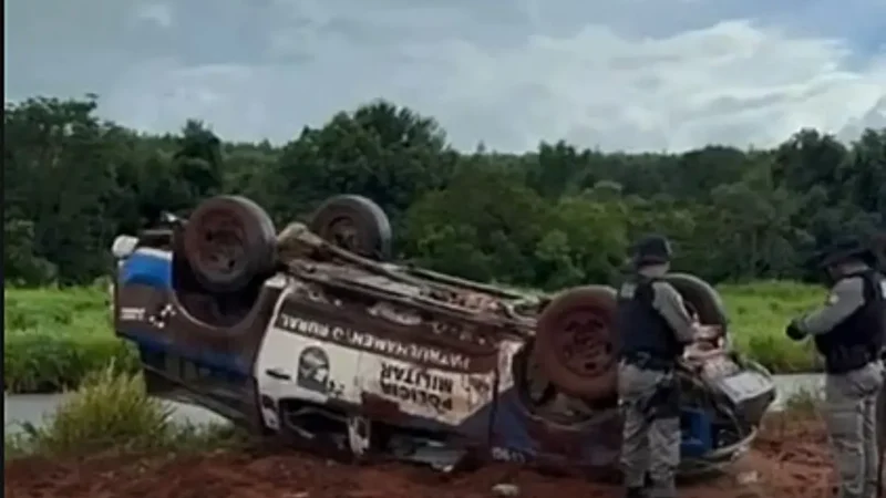 Viatura da PM capota e deixa policiais feridos em Rio Verde