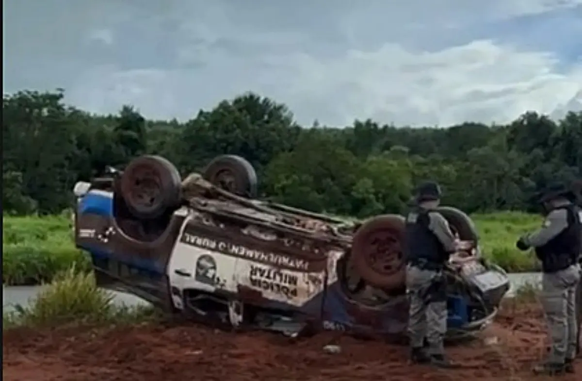 Viatura da PM capota e deixa policiais feridos em Rio Verde
