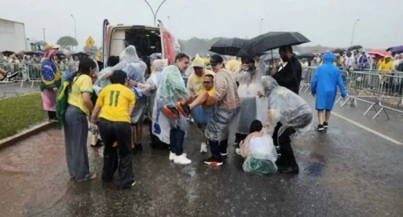 Mulher conta sobre momento em que foi atingida por raio durante manifestação em Brasília: ‘Vi a morte’