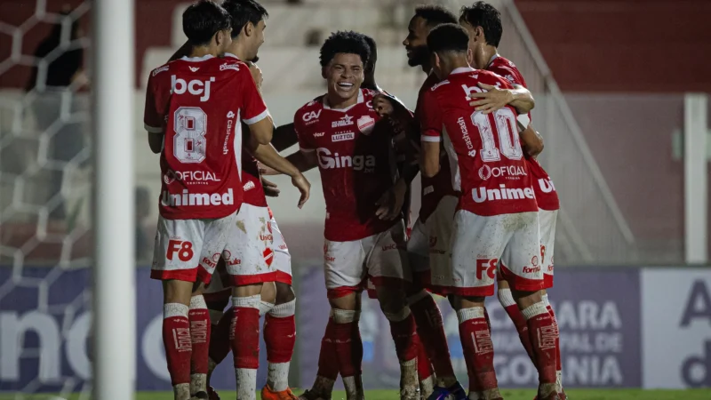 Vila Nova derrota Aparecidense no OBA e segue com 100% de aproveitamento no Goianão