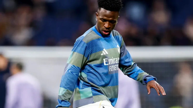 Vini Jr é vaiado por torcida do Real Madrid e técnico defende brasileiro: ‘Carregou o time nas costas e nos deu títulos’