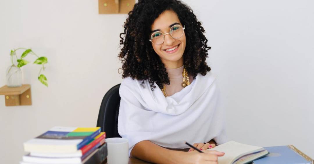 Pesquisadora e influencer é expulsa de programa de mestrado e acusa UFF de perseguição ideológica