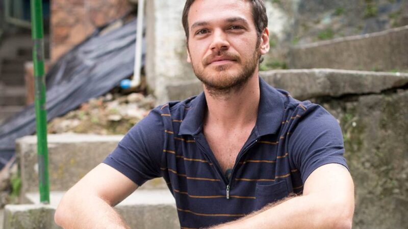 Emilio Dantas diz ter sido vítima de golpe na internet