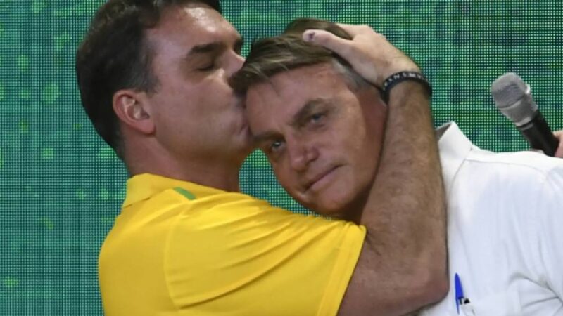 Em pesquisa espontânea, Flávio já supera intenções de voto de Jair Bolsonaro