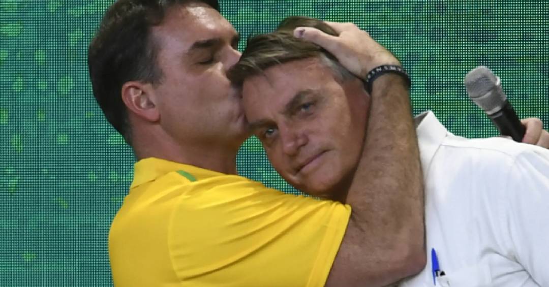 Em pesquisa espontânea, Flávio já supera intenções de voto de Jair Bolsonaro